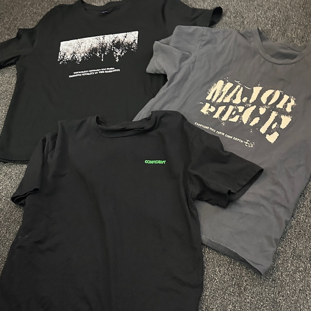 Men’s Size Large SHEIN and ROMWE Graphic T-Shirts in Black and Gray